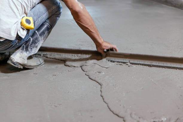 Best Driveway Concrete Repair  in Lynnville, IN