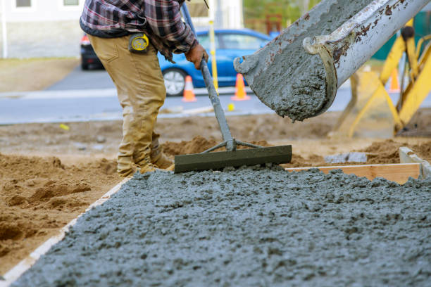 Best Custom Concrete Contractor  in Lynnville, IN